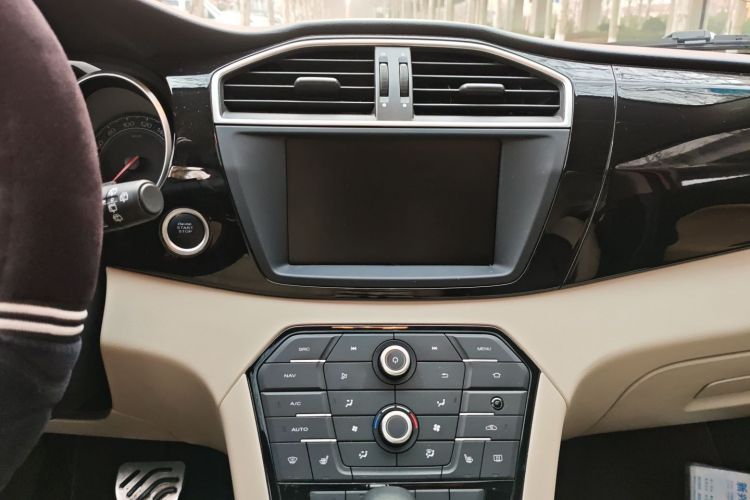 Used MG GS 2015 1.5TGI TST Four-Wheel Drive Luxury Edition Audio And AC Panel