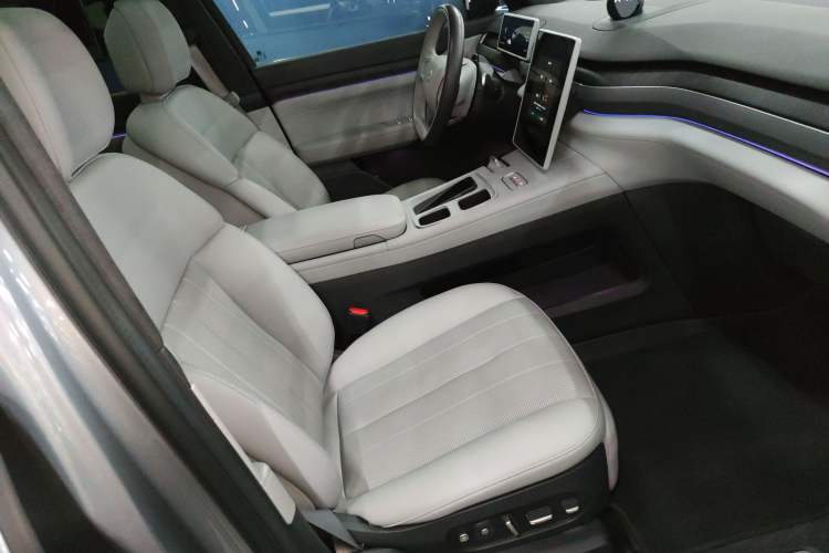 Used Nio ES8 2024 75 kWh Right Front Seat