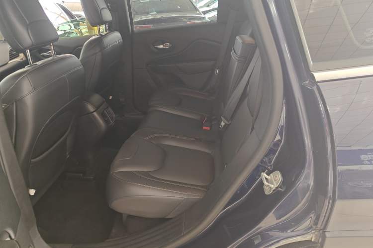 Used Jeep Cherokee 2016 2.4L Professional Smart Version