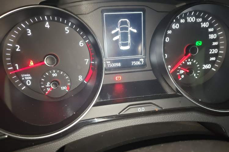 Used Volkswagen Magotan 2018 330TSI DSG Luxury Model Odometer Close Up