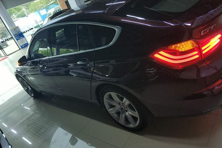 Used BMW 5 Series GT 2017 528i Leading Model
