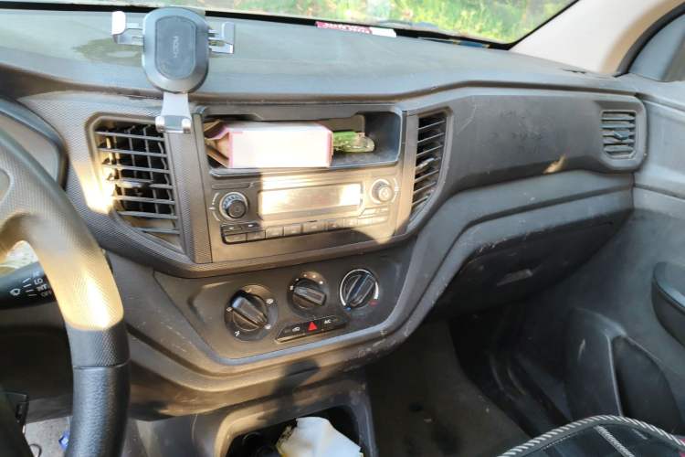 Used Wuling Hongguang V 2019 1.5L Jingqu Version China VI LAR
