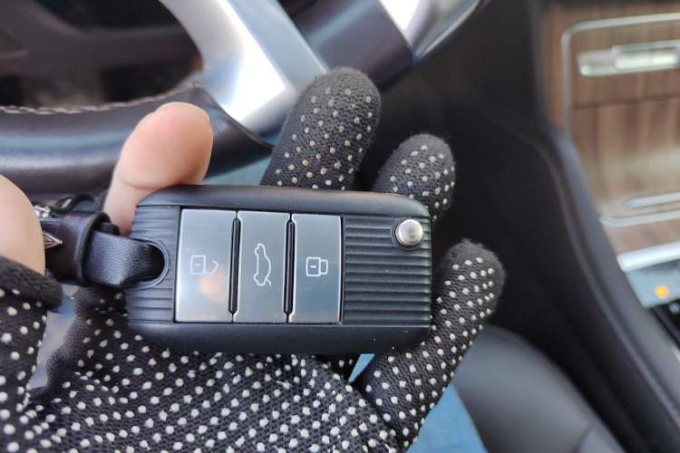 Used Roewe RX8 2019 30T Smart Connectivity Two-Wheel Drive Supreme Flagship Edition