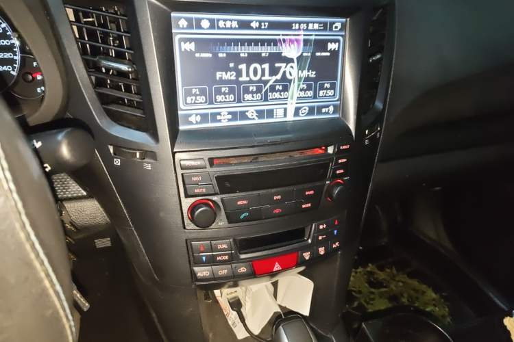 Used Subaru Outback 2013 2.5i Sport Edition Audio And AC Panel