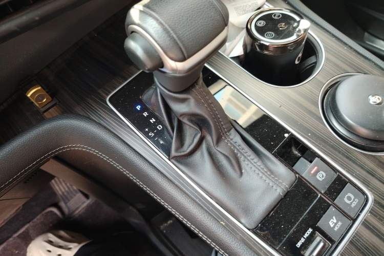 Used Toyota SIENNA 2021 2.5L Hybrid Platinum Edition Gear Lever