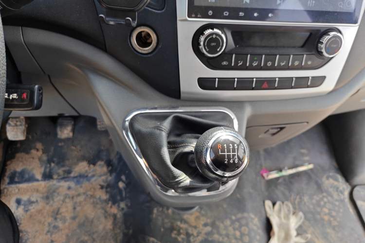 Used Foton Toano 2017 2.5T Restyled E Commercial Version Short Wheelbase 4J25TC3 Gear Lever