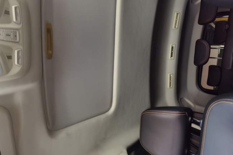 Used SWM G05 2021 PRO 2.0L Manual Elite 7-seater