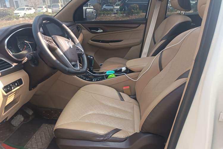 Used Baojun 730 2017 1.8L iAMT Luxury Version 7-Seater
