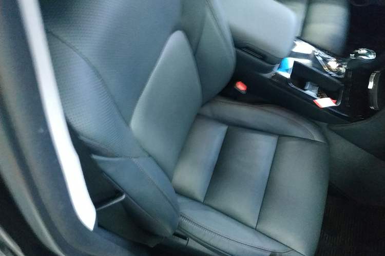 Used Toyota Crown 2015 2.0T Fashion Edition Right Front Seat
