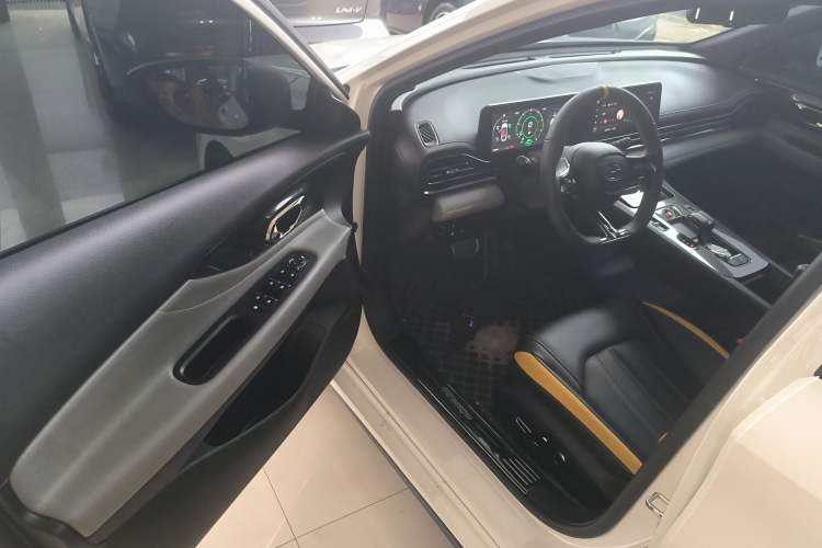 Used GAC Trumpchi EMPOW 2021 270T DCT J16 Version Driver Seat