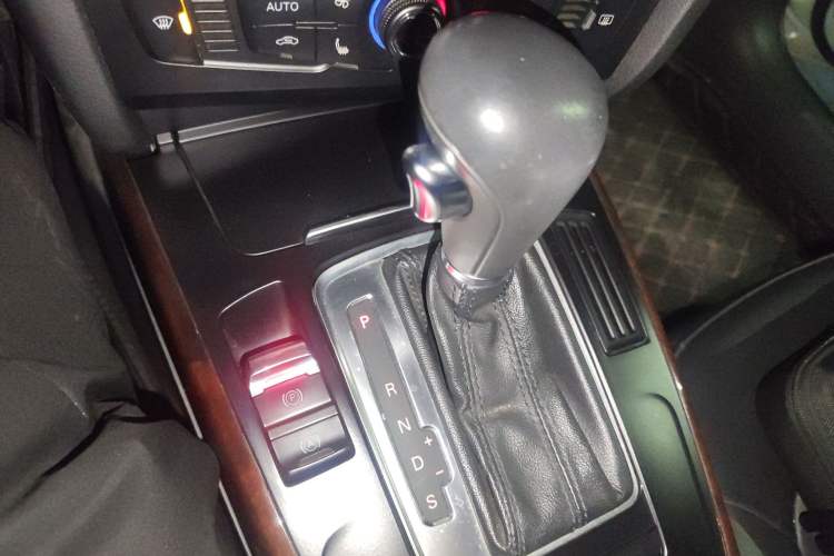 Used Audi A4L 2012 2.0 TFSI automatic standard version