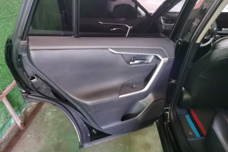 Used Toyota Wildlander 2022 2.0L CVT Two-Wheel Drive Luxury PLUS Edition
