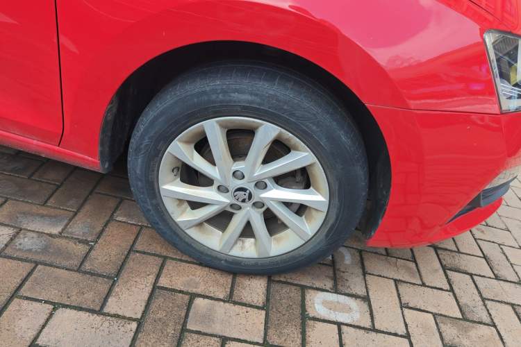 Used Skoda Rapid Spaceback 2020 1.5L Automatic Standard Edition Right Front Wheel Hub