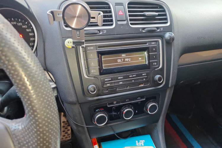 Used Volkswagen Golf 2012 1.6 Manual Fashion Edition Audio And AC Panel