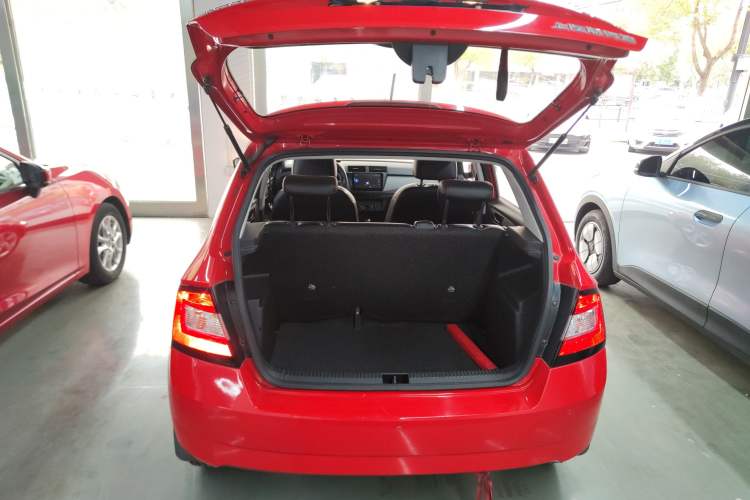 Used Skoda Fabia 2017 1.4L Automatic Car Enjoy Edition
