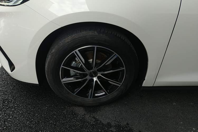 Used BYD Seal 06 New Energy 2024 DM-i 80KM Prestige Model Left Front Wheel Hub