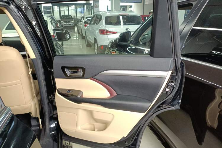 Used Toyota Highlander 2015 2.0T Two-Wheel Drive Elite Edition 7 Seats