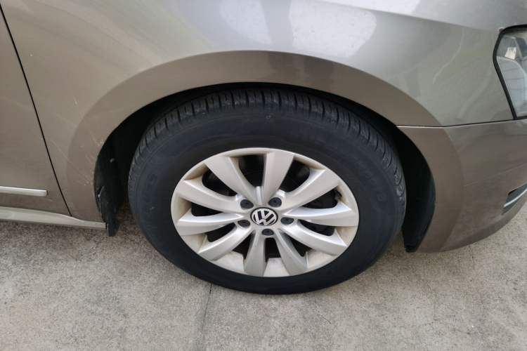 Used Volkswagen Passat 2013 1.4 TSI DSG Prestige Edition Right Front Wheel Hub