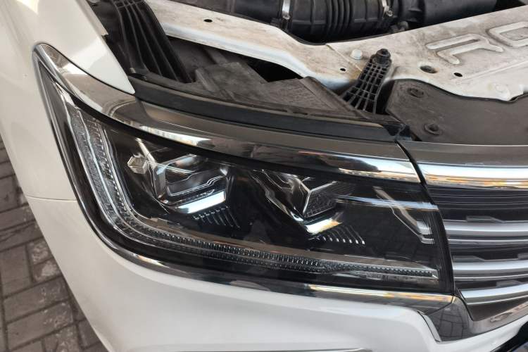 Used Roewe RX8 2019 30T Two-Wheel Drive Supreme Flagship Edition
