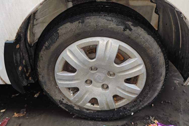 Used Dongfeng Fengon 330 2014 1.5L Manual Utility Version DK15 Right Front Wheel Hub