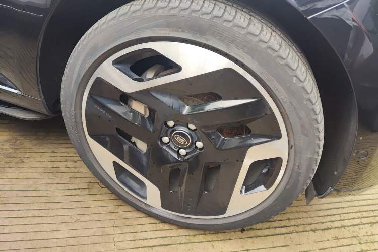 Used Land Rover Range 2023 3.0 L6 400 PS Prestige Seven-Seater Extended Version
