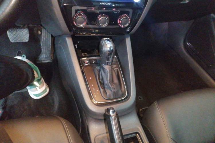 Used Volkswagen Sagitar 2017 230TSI Automatic Comfort Version
