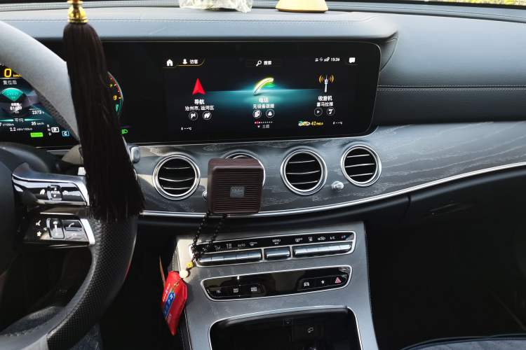 Used Mercedes-Benz E-Class New Energy 2023 E 350 e L Plug-in Hybrid Sports Sedan Audio And AC Panel