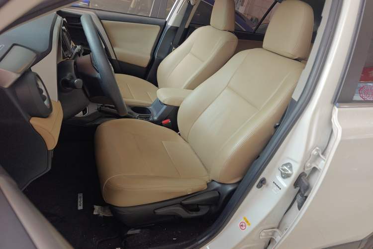 Used Toyota RAV4 2016 2.0L CVT Two-Wheel Drive Fashion Edition China V Standard