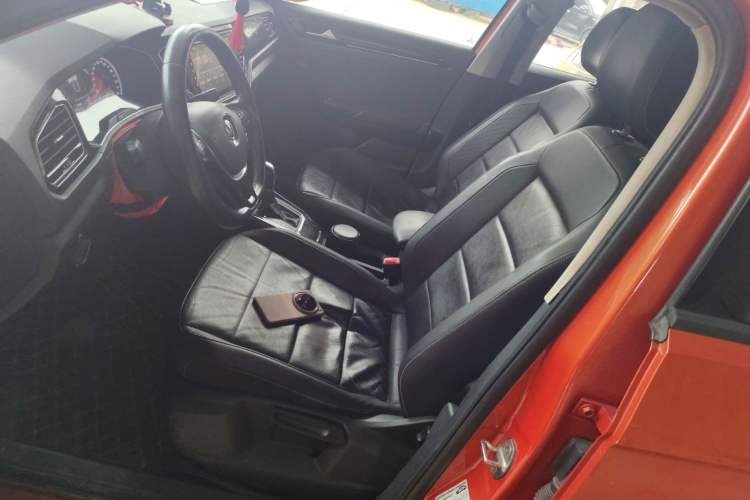 Used Volkswagen T-ROC 2018 280TSI DSG Two-Wheel-Drive Comfort Version China V Standard
