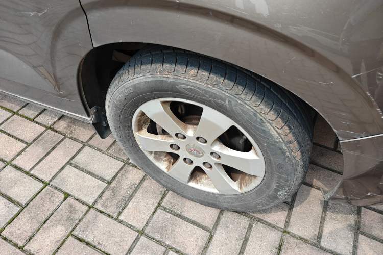 Used Wuling Zhengcheng 2015 1.8L Luxury Model LJ479QE2 Right Front Wheel Hub