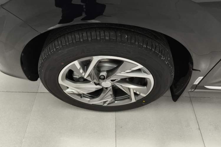 Used Hongqi HS3 PHEV 2024 PHEV 115km Jingwei Edition Left Front Wheel Hub