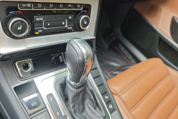 Used Volkswagen FAW-Volkswagen CC 2012 2.0 TSI Luxury Model Gear Lever