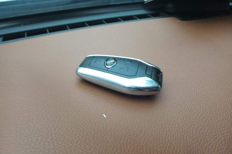 Used Soueast DX7 2015 1.5T Manual Luxury Model
