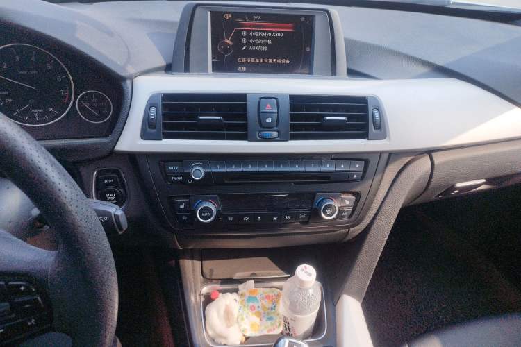 Used BMW 3 Series 2015 320i Luxury Line Stylish Edition Audio And AC Panel