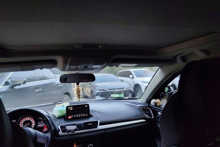 Used Mazda 3 Axela 2014 Sedan 1.5L Automatic Luxury Model