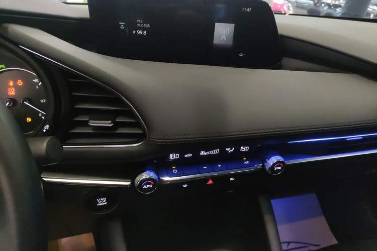 Used Mazda 3 Axela 2023 2.0L Automatic ZhiZhen Edition Audio And AC Panel