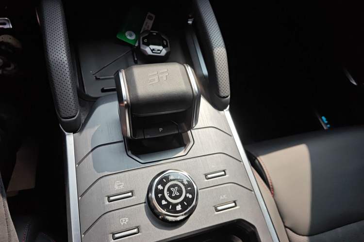 Used JETOUR Traveler 2023 2.0T All-Wheel Drive CrossPRO+ Gear Lever