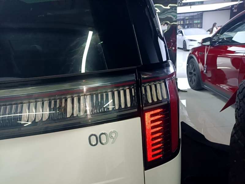 Used Zeekr 009 2024 7-Seater Aisle Version 108 kWh — 7