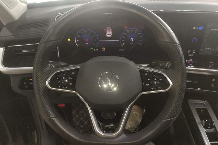 Used Volkswagen Tavendor 2024 380TSI All-Wheel Drive R-Line Cruise Edition Steering Wheel