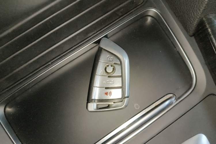 Used BMW 3 Series 2016 320Li Luxury Design Package
