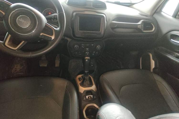 Used Jeep Renegade 2018 Connected Large Screen Version 180T Automatic Kinetic Edition+ Audio And AC Panel