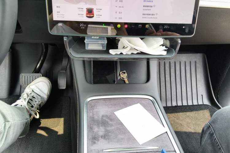 Used Tesla Model Y 2023 Long-Range All-Wheel-Drive Version Audio And AC Panel