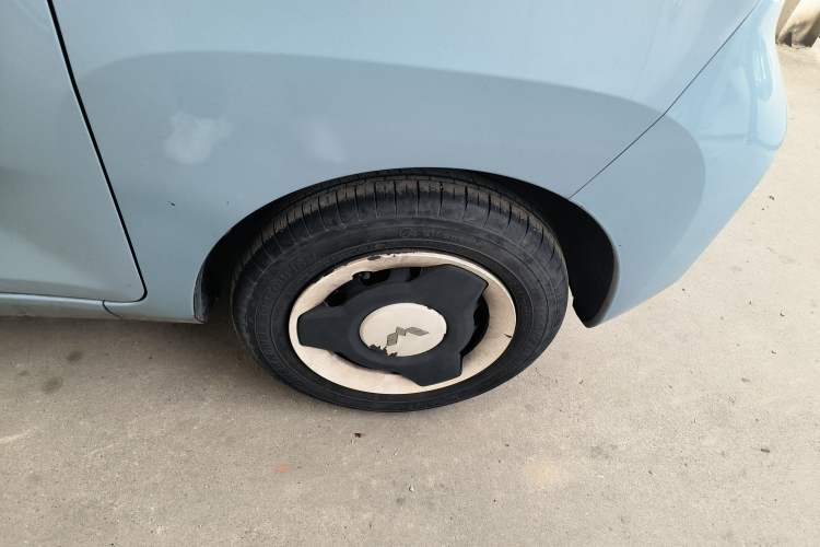 Used Wuling Hongguang MINIEV 2022 Zizai Version Lithium Iron Phosphate Right Rear Wheel Hub