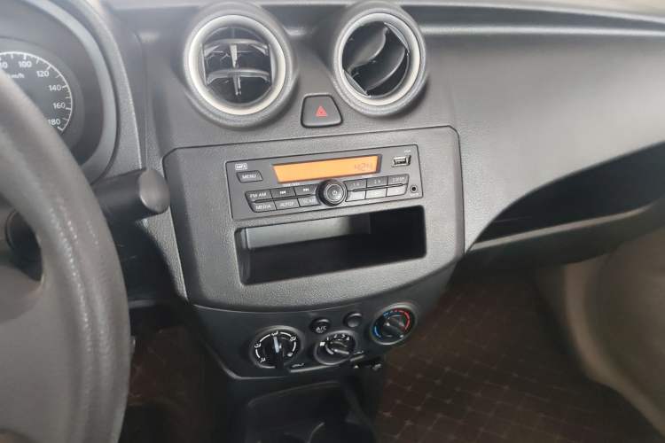 Used Venucia R30 2014 1.2L Manual Enjoyment Edition
