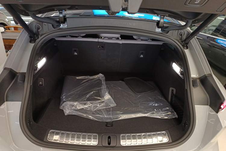 Used Nio ET5T 2025 75 kWh Touring Trunk