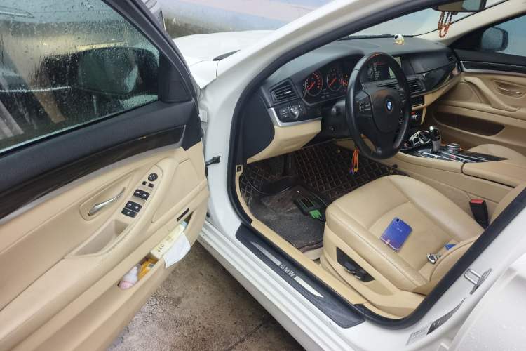 Used BMW 5 Series 2013 530Li Leading Model
