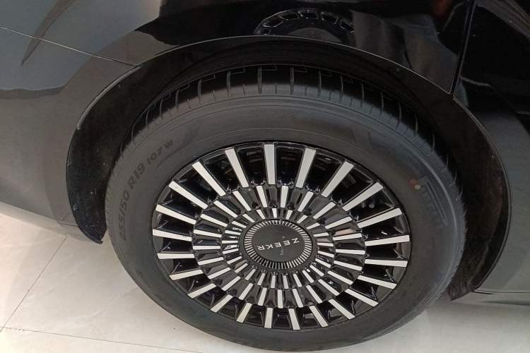 Used Zeekr 009 2024 7-Seater Walk-Through Version Four-Wheel Drive 108 kWh
