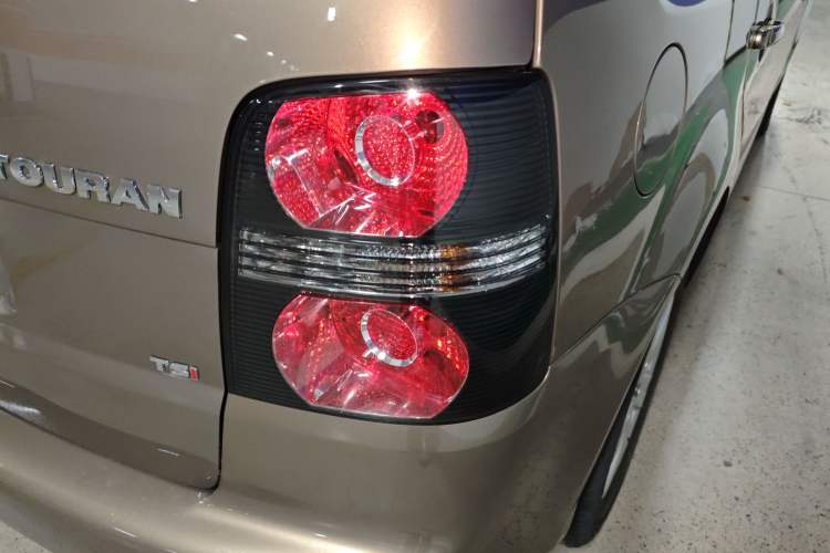 Used Volkswagen Touran 2015 1.4T DSG Comfort Edition 5 Seats Exterior 3