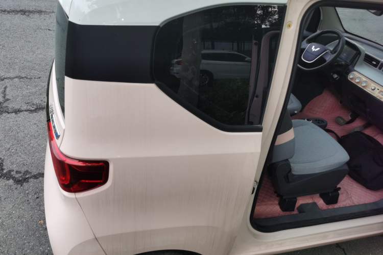 Used Wuling Hongguang MINIEV 2022 Macaron Premium Model – Lithium Iron Phosphate