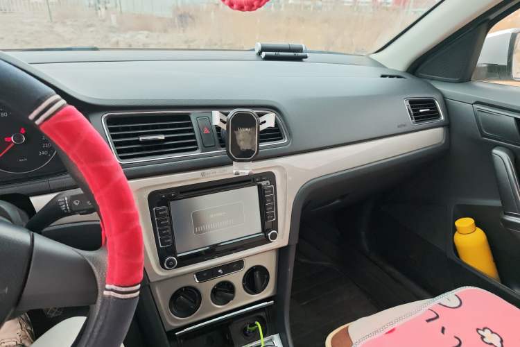 Used Volkswagen Lavida 2013 Revised Version 1.4 TSI Manual Comfort Edition Audio And AC Panel